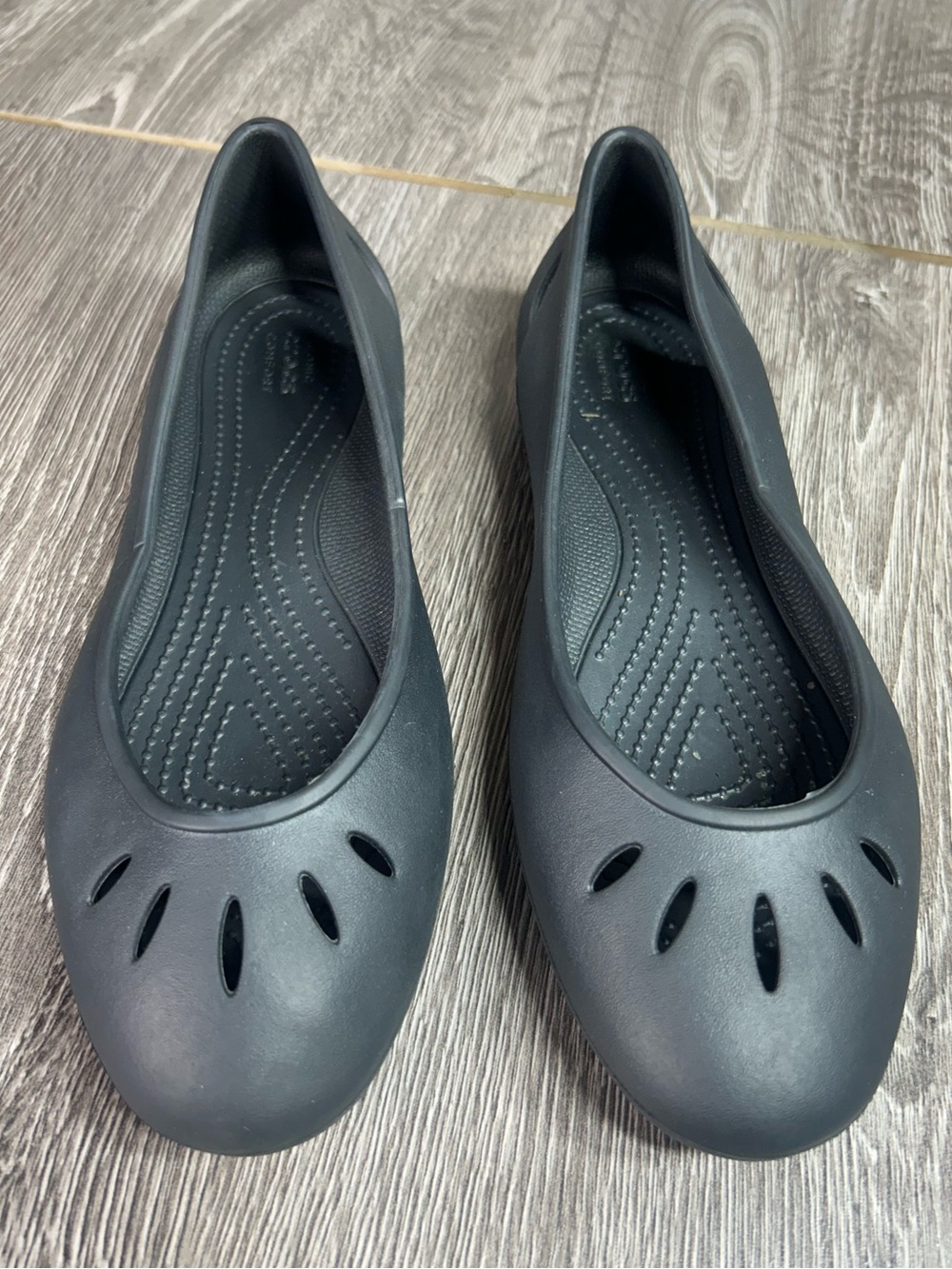 Crocs Kelli Women's Slip-On Ballet Flats - iconic Comfort water friendly
